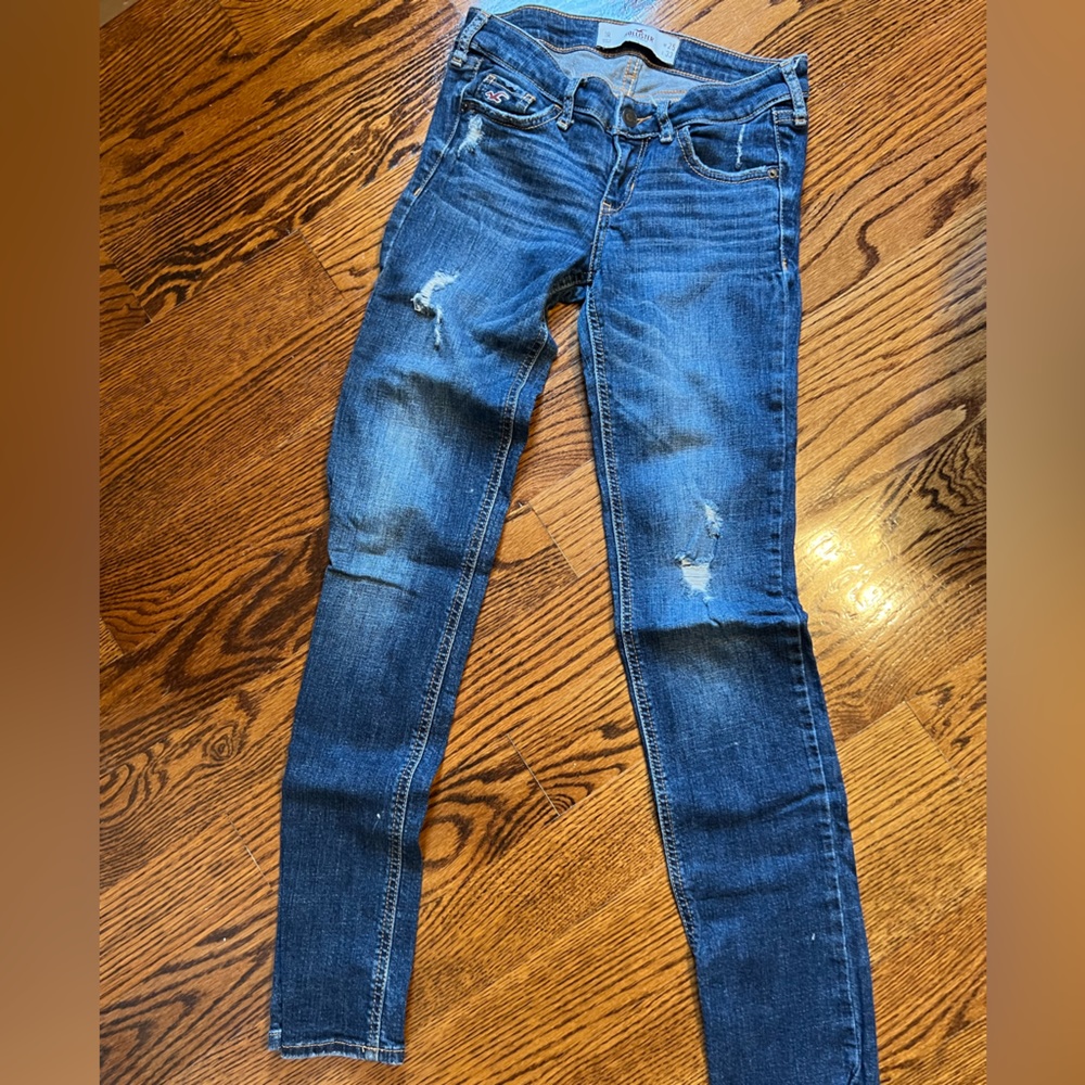 Hollister distressed skinny jeans